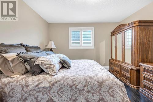 15 Silver Maple Drive, Hamilton, ON - Indoor Photo Showing Bedroom