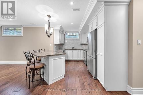 15 Silver Maple Drive, Hamilton, ON - Indoor Photo Showing Kitchen