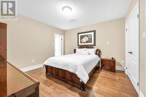 15 Silver Maple Drive, Hamilton, ON - Indoor Photo Showing Bedroom