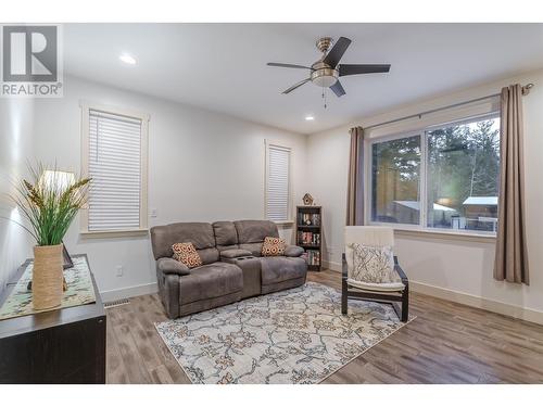 4889 Canium Court, 108 Mile Ranch, BC - Indoor Photo Showing Living Room