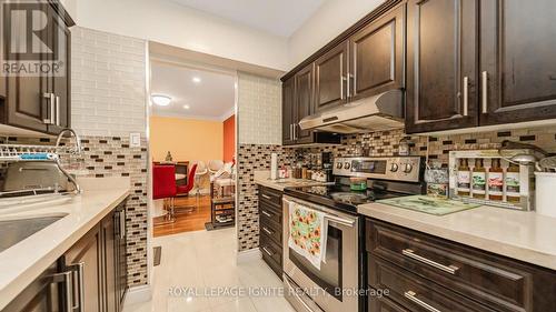 810 - 320 Dixon Road, Toronto, ON - Indoor Photo Showing Kitchen