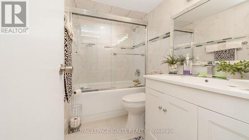 810 - 320 Dixon Road, Toronto, ON - Indoor Photo Showing Bathroom