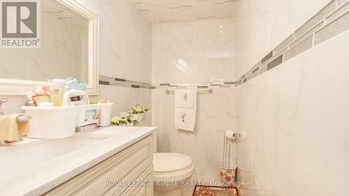 810 - 320 Dixon Road, Toronto, ON - Indoor Photo Showing Bathroom