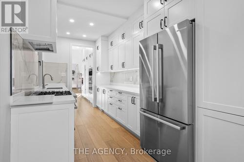 527 Taplow Crescent, Oakville, ON - Indoor Photo Showing Kitchen