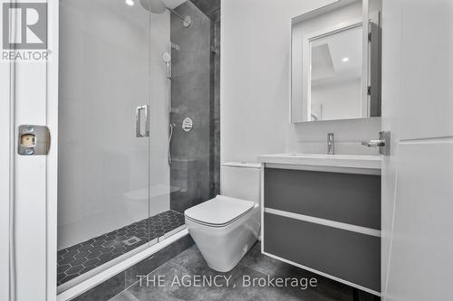 527 Taplow Crescent, Oakville, ON - Indoor Photo Showing Bathroom