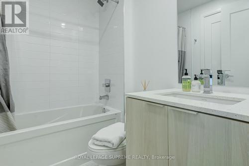 203 - 65 Annie Craig Drive, Toronto, ON - Indoor Photo Showing Bathroom