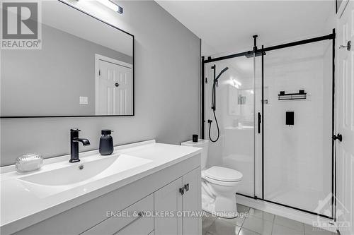 22 Stroughton Crescent, Ottawa, ON - Indoor Photo Showing Bathroom