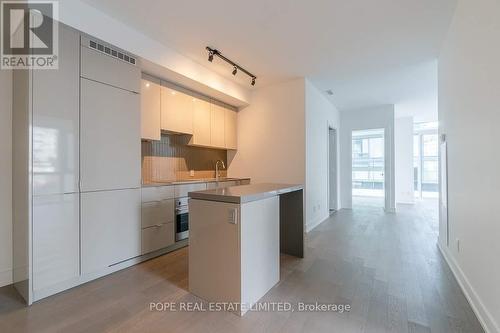 703 - 7 Grenville Street, Toronto, ON - Indoor Photo Showing Kitchen