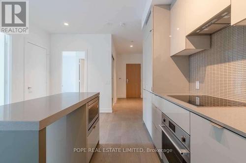 703 - 7 Grenville Street, Toronto, ON - Indoor Photo Showing Kitchen