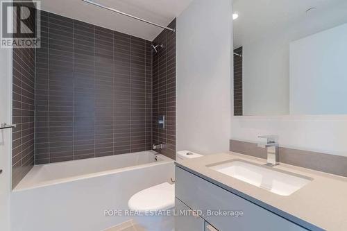 703 - 7 Grenville Street, Toronto, ON - Indoor Photo Showing Bathroom