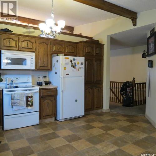 6103 Parsons Bay, Regina, SK - Indoor Photo Showing Kitchen