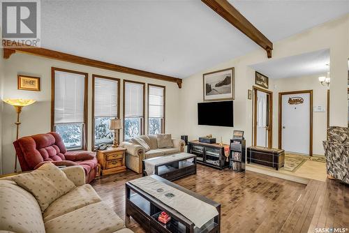 6103 Parsons Bay, Regina, SK - Indoor Photo Showing Living Room