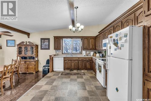 6103 Parsons Bay, Regina, SK - Indoor Photo Showing Kitchen