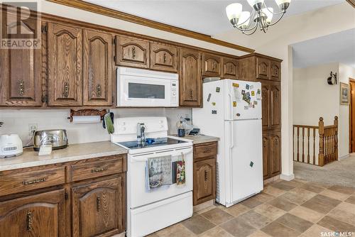 6103 Parsons Bay, Regina, SK - Indoor Photo Showing Kitchen