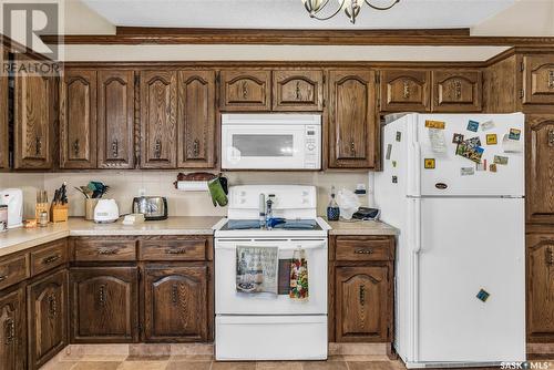 6103 Parsons Bay, Regina, SK - Indoor Photo Showing Kitchen