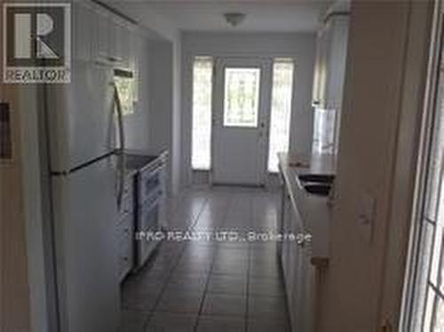 8 - 5260 Mcfarren Boulevard, Mississauga, ON - Indoor Photo Showing Kitchen