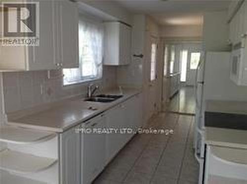 8 - 5260 Mcfarren Boulevard, Mississauga, ON - Indoor Photo Showing Kitchen With Double Sink