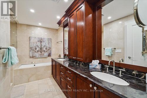 304 - 68 Yorkville Avenue, Toronto, ON - Indoor Photo Showing Bathroom