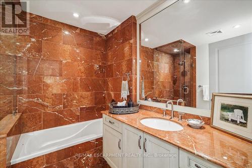 304 - 68 Yorkville Avenue, Toronto, ON - Indoor Photo Showing Bathroom