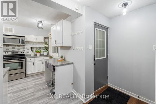 35 - 120 Ling Road, Toronto, ON - Indoor Photo Showing Kitchen