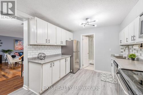 35 - 120 Ling Road, Toronto, ON - Indoor Photo Showing Kitchen