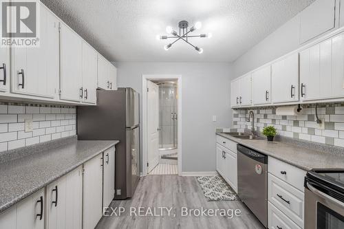 35 - 120 Ling Road, Toronto, ON - Indoor Photo Showing Kitchen With Double Sink