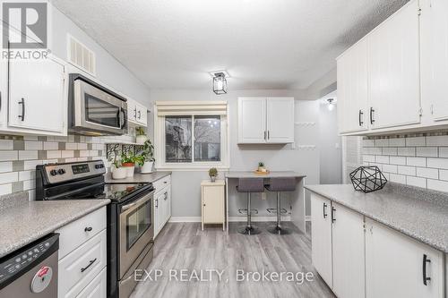 35 - 120 Ling Road, Toronto, ON - Indoor Photo Showing Kitchen