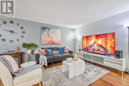 35 - 120 Ling Road, Toronto, ON - Indoor Photo Showing Living Room