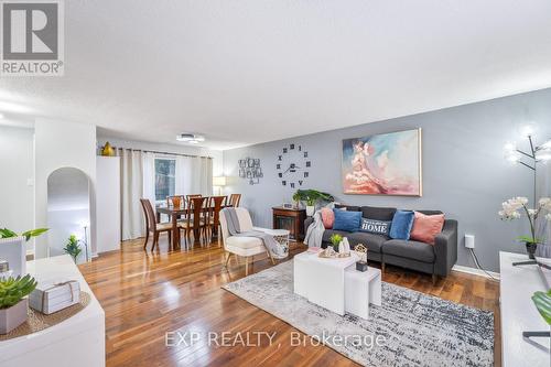 35 - 120 Ling Road, Toronto, ON - Indoor Photo Showing Living Room