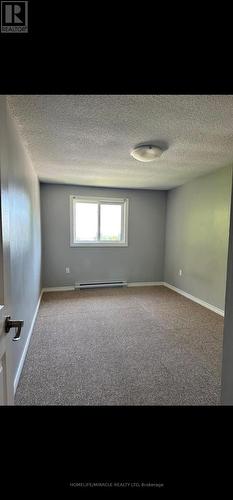 32 Loggers Run, Barrie, ON - Indoor Photo Showing Other Room