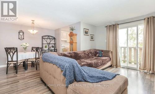 32 Loggers Run, Barrie, ON - Indoor Photo Showing Living Room