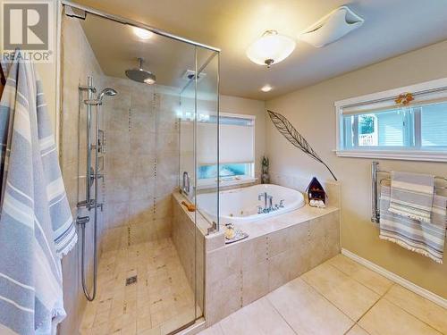 4737 Fernwood Ave, Powell River, BC - Indoor Photo Showing Bathroom