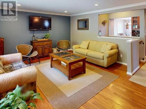 4737 Fernwood Ave, Powell River, BC - Indoor Photo Showing Living Room