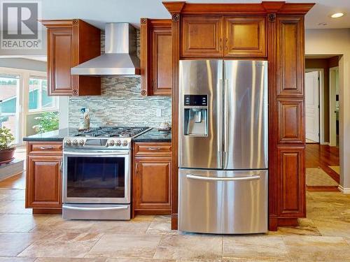 4737 Fernwood Ave, Powell River, BC - Indoor Photo Showing Kitchen With Stainless Steel Kitchen