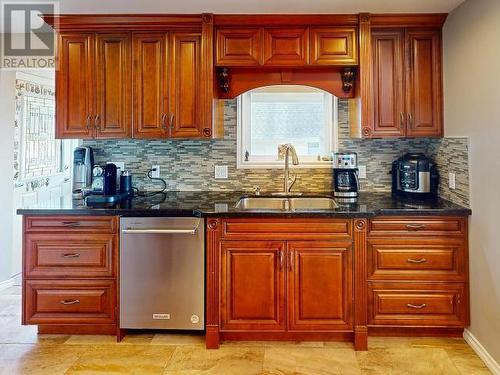 4737 Fernwood Ave, Powell River, BC - Indoor Photo Showing Kitchen