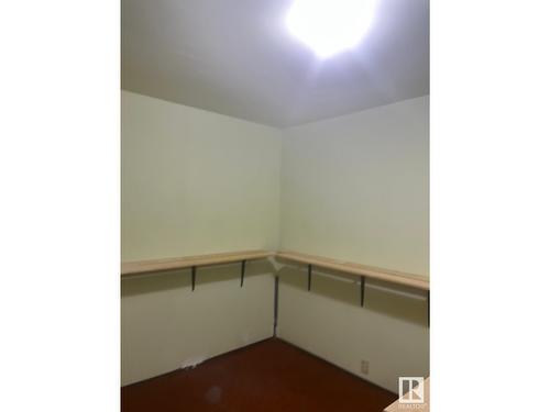 18609 95A Av Nw, Edmonton, AB - Indoor Photo Showing Other Room