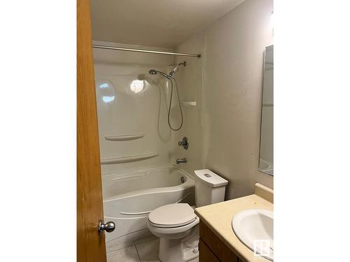 18609 95A Av Nw, Edmonton, AB - Indoor Photo Showing Bathroom