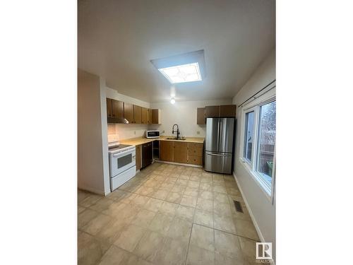 18609 95A Av Nw, Edmonton, AB - Indoor Photo Showing Kitchen