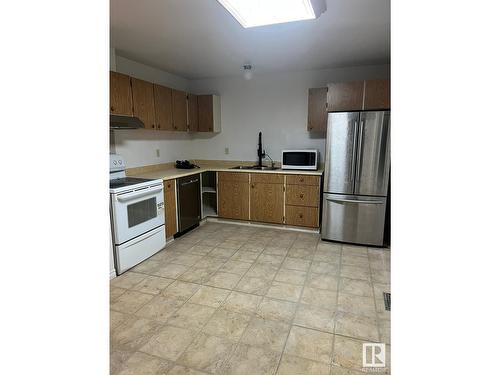 18609 95A Av Nw, Edmonton, AB - Indoor Photo Showing Kitchen