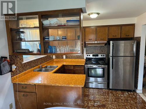 3407 Cedar Creek Drive, Mississauga, ON - Indoor Photo Showing Kitchen With Double Sink