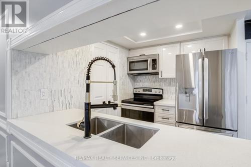 811 - 285 Enfield Place S, Mississauga, ON - Indoor Photo Showing Kitchen With Double Sink