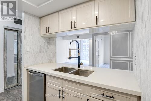 811 - 285 Enfield Place S, Mississauga, ON - Indoor Photo Showing Kitchen With Double Sink