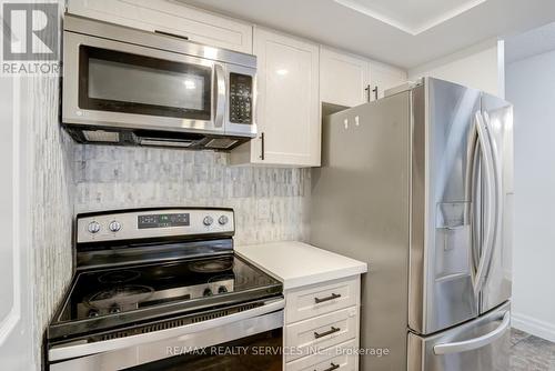 811 - 285 Enfield Place S, Mississauga, ON - Indoor Photo Showing Kitchen