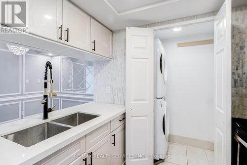 811 - 285 Enfield Place S, Mississauga, ON - Indoor Photo Showing Kitchen With Double Sink