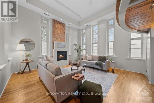 302 - 589 Rideau Street, Ottawa, ON - Indoor Photo Showing Living Room With Fireplace