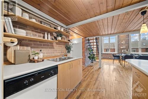 302 - 589 Rideau Street, Ottawa, ON - Indoor Photo Showing Kitchen With Double Sink