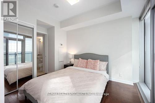 3210 - 12 York Street, Toronto, ON - Indoor Photo Showing Bedroom