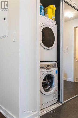 3210 - 12 York Street, Toronto, ON - Indoor Photo Showing Laundry Room