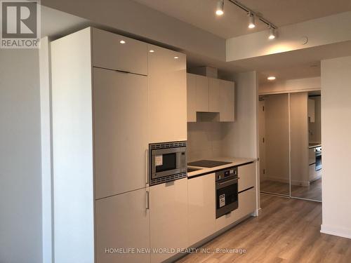 2801 - 238 Simcoe Street, Toronto, ON - Indoor Photo Showing Kitchen