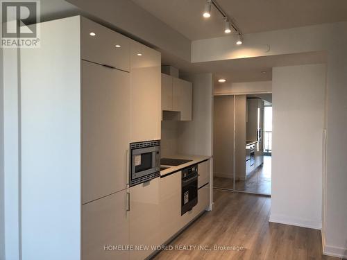 2801 - 238 Simcoe Street, Toronto, ON - Indoor Photo Showing Kitchen